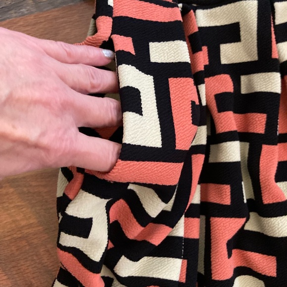 Geometric Patterned Dress with pockets - Picture 4 of 4